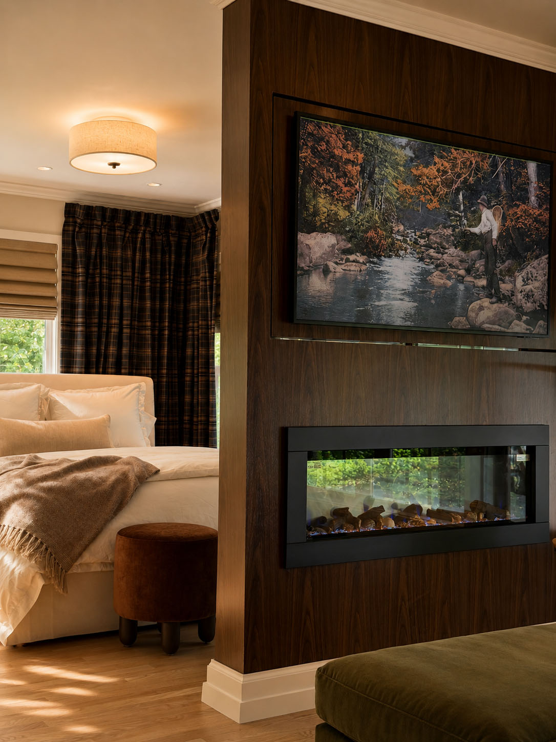 Buckskin Lane — bedroom, rotating TV detail